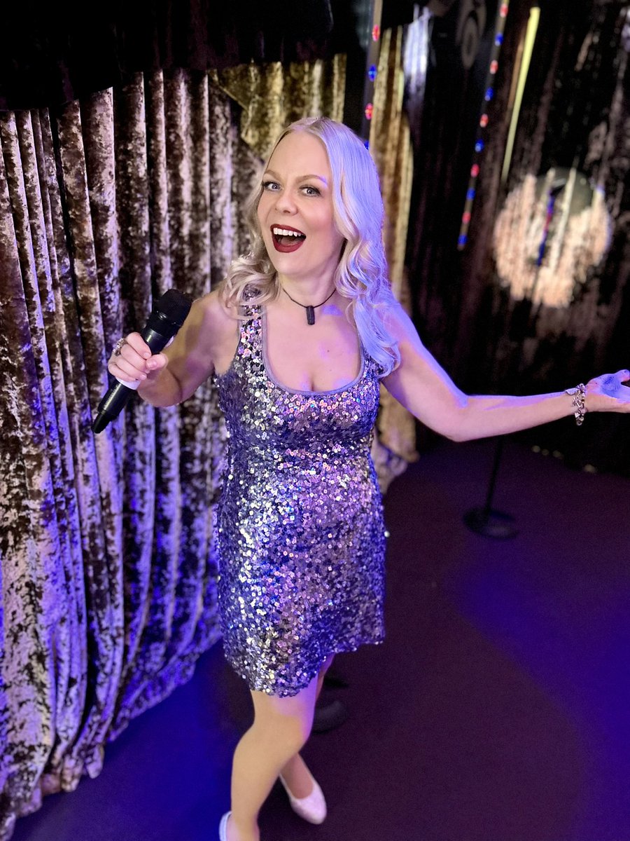 JoannaJJames's tweet photo. Four gigs down, one more to go..! Happy Easter everyone! 🐣 🌼 https://t.co/lPJ4cpMPOB
