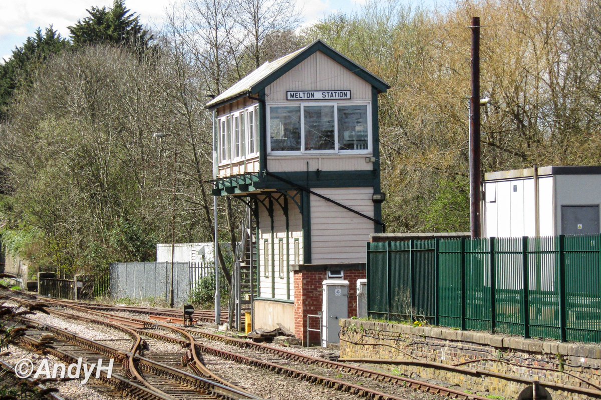 On it's own this time with no trains photobombing the pic.. #SignalBoxSunday Melton Station box, Melton Mowbray. Taken on 7/4/23 @ben1987