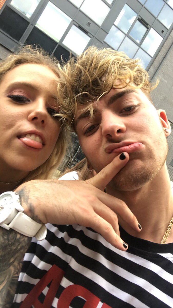 Gibsonsbabe's tweet photo. Happy birthday Jack! 🥳, have an amazing birthday and an awesome birthday show, here’s some pics through the years ahaha, see ya at notts 🖤x 
@TheHaraJack https://t.co/JFe3hKdT4b