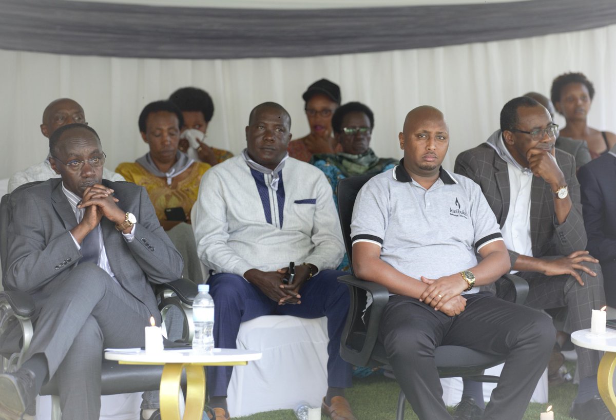 kagarama_sector's tweet photo. Madame Ann Huss Monique DDEA wa @KicukiroDistr yifatanyije n'Abaturage bo muri @kagarama_sector n'abandi bayobizi batandukanye kwibuka ku nshuro ya 29 Jenoside yakorewe Abatutsi mu Rwanda mu 1994.
#Kwibuka29 @Unity_MemoryRw 
#KwibukaTwiyubaka https://t.co/OWi404G05d