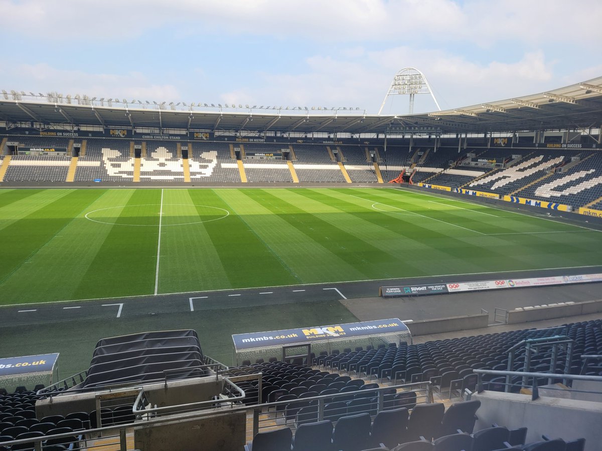 bashs_tweets's tweet photo. Easter sunday marking session after @aza2990 cut this morning to get pitch prepped before the rain.
Solid effort from the team over this weekend. Whenever our back is against the wall this team comes up with the goods 💪🌱
#Groundsman #LoveTurf #Hull #Football #Stadium #Pitch https://t.co/uRvoSbR6UO