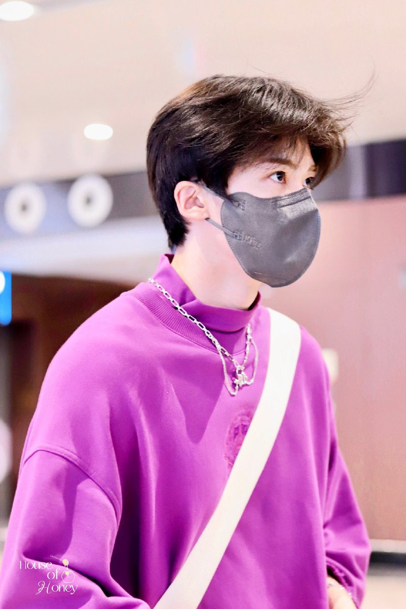 PentagonUSAone's tweet photo. Yanan at Beijing airport.
Photos by https://t.co/bJWTRX0MOs
#Pentagon @CUBE_PTG_JAPAN @CUBE_PTG #BringYananBack @cube_ptg_staff https://t.co/kJpJcg7MhF