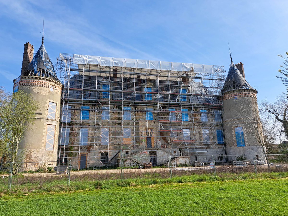 CEpernon's tweet photo. Ça avance au château ! 😍

Crédit photo Alexandre Aubry 📷 https://t.co/wvJhFFK9Xh