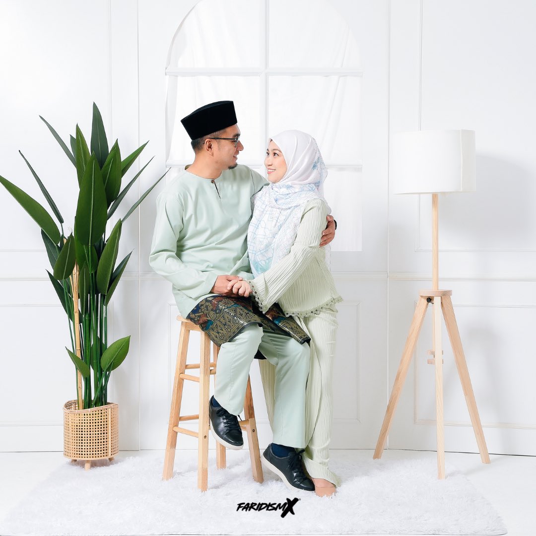 faridismx's tweet photo. Tahun ni jangan lupa tangkap gambar raya berdua walaupun sudah ada ramai ❤️ https://t.co/EOEPZqhueD