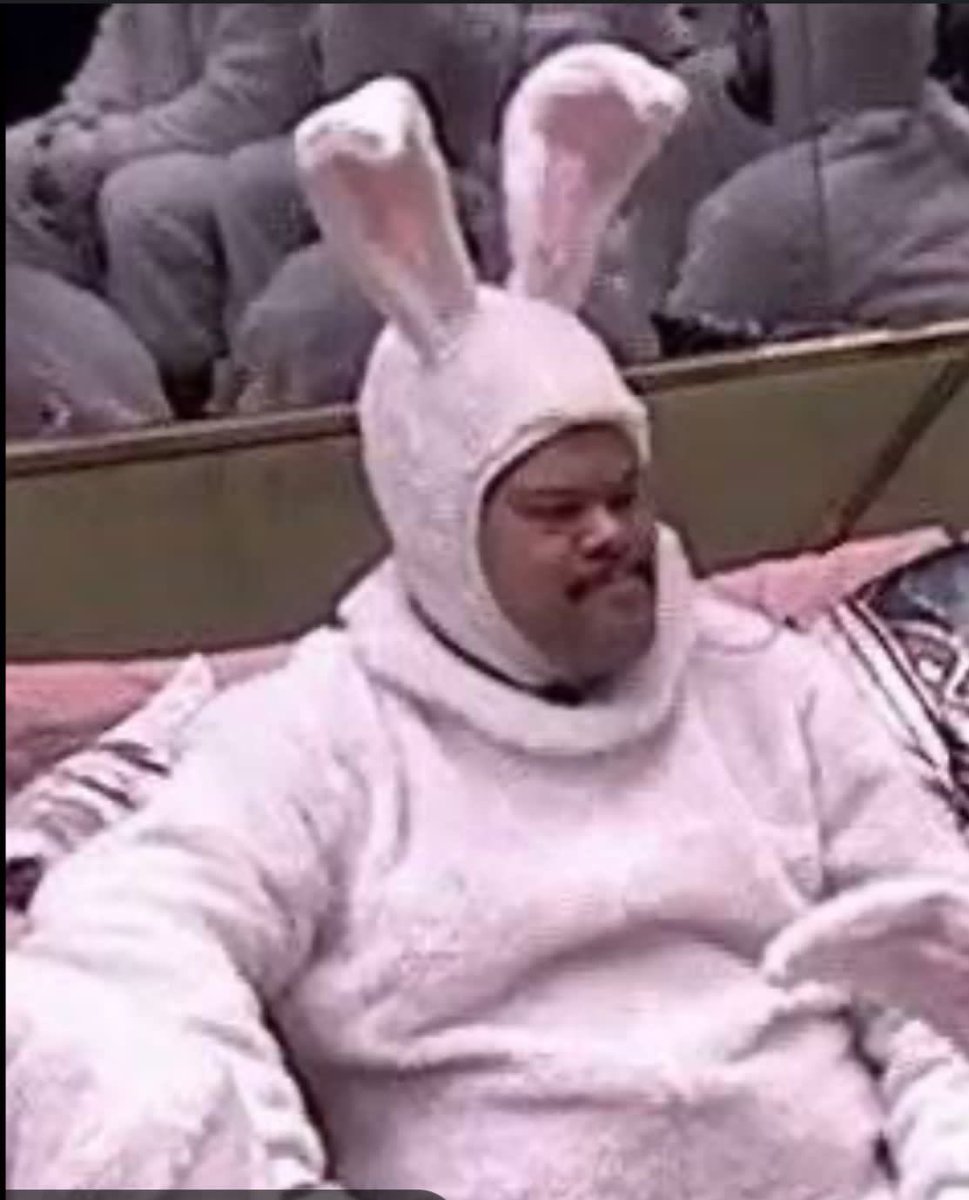 BabuSantana's tweet photo. Feliz Páscoa minha família linda 🫶🏾🐰🥕🍫 https://t.co/jDz1O3vsL8