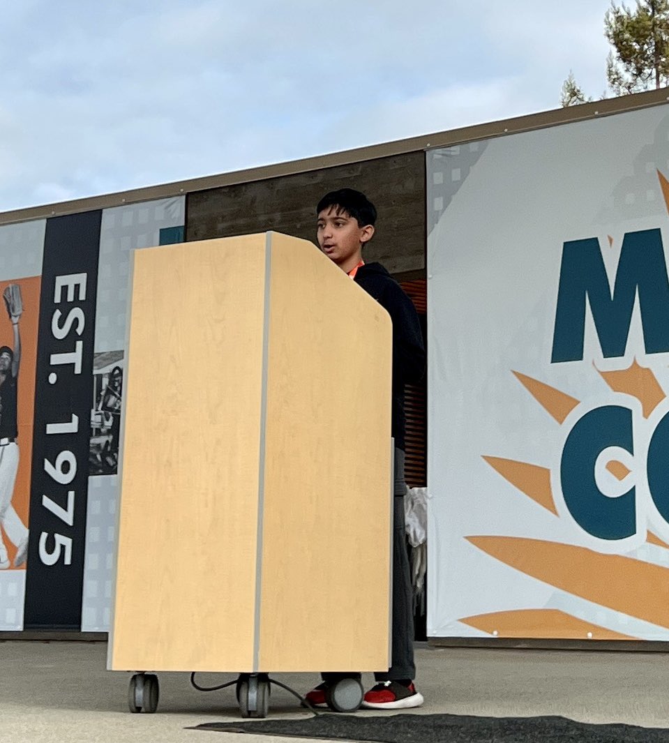 StephRothEDU's tweet photo. Inspiring start to SCUSD’s #InnovationExpo2023. 🥳👏🏾

Keynotes

🚀 Vihaan Punjabi, Gr6 “Innovation is about making the impossible possible.”

🔥@EvoHannan, Innovation X Founder shared his journey &amp; centered us to celebrate students.

@SantaClaraUSD @go2MissionSC #Expo4Schools https://t.co/GTLHRv7wsp