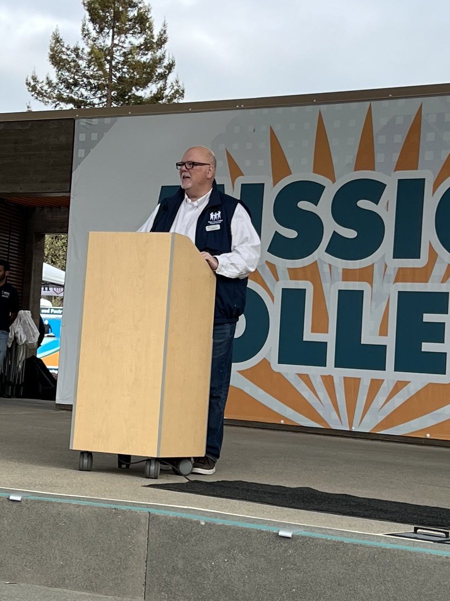 StephRothEDU's tweet photo. Inspiring start to SCUSD’s #InnovationExpo2023. 🥳👏🏾

Keynotes

🚀 Vihaan Punjabi, Gr6 “Innovation is about making the impossible possible.”

🔥@EvoHannan, Innovation X Founder shared his journey &amp; centered us to celebrate students.

@SantaClaraUSD @go2MissionSC #Expo4Schools https://t.co/GTLHRv7wsp