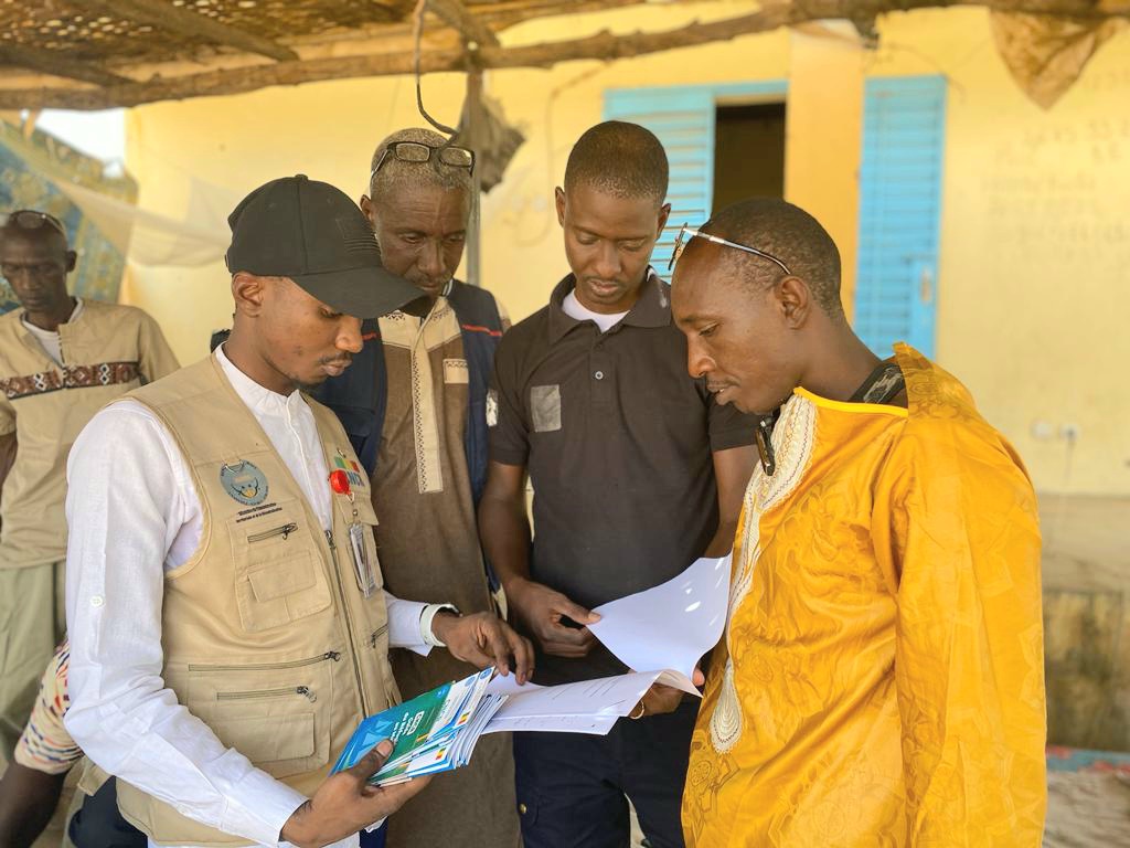 CNCRMali1's tweet image. Aux postes de police et de gendarmerie, la mission de sensibilisation a  échangé avec les agents sur la mission de la #CNCR et l’utilité des documents qu’elle délivre aux réfugiés. Des documents dont la carte de réfugié délivrée après une procédure de détermination du statut.