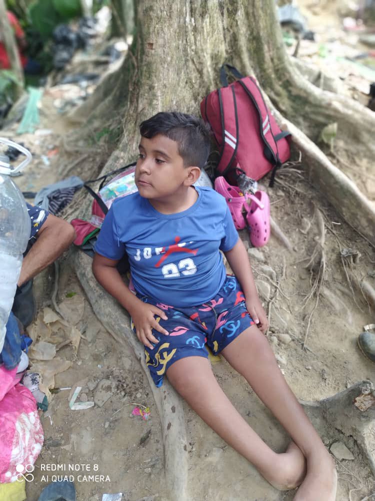 ValOnTheBorder's tweet photo. As I sat on a rock near the river in Matamoros a week ago, I found myself astounded at the story two men shared with me.

They were part of a group who faced constant challenges as they tried to make the long trek from Venezuela with a disabled child on their shoulders. https://t.co/XeT29eJPL6