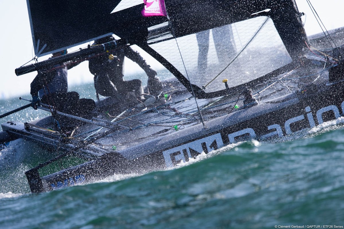 Last win of the day is for FIN1 RACING ! <a href="/spiOF/">Spi Ouest-France - Banque Populaire Grand Ouest</a> #ETF26series