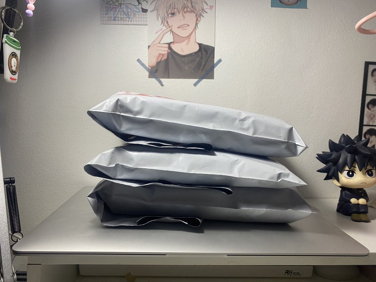 yoshdai's tweet photo. #bunpdates
hello! scheduled pickup for tmr for items of @tyruu_ @rilazumi & @rieveluv hopefully they all arrive safely to u n pls don’t b afraid to msg me if ever there are problems n such i’ll be glad to help!
thank u again for ur patience ♥︎ https://t.co/kaQ5yroNNf