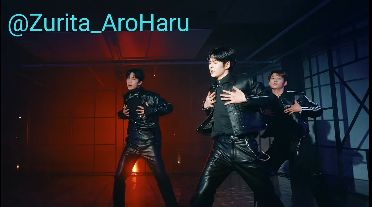 JWoo_lun8's tweet photo. @LUN8_official It's really hard to choose a favorite scene. The whole choreography is so powerful and splendid, but I really fell in love with their facial expressions ..... 🫠 You guys do it so well! Fighting! ❤️🔥
#루네이트 #LUN8 #WHAT_TO_DO https://t.co/EXtdGAMpax
