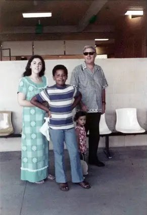 DMoisesGoldberg's tweet photo. Did you know that President Obama’s Grandfather named Stanley Dunham was in the CIA assigned to Hawaii to spy on Frank Marshall Davis and is also the cousin of George Bush Sr.? This is where The Obama-Bush family connection rumors came from. https://t.co/DK1P2UiUs4
