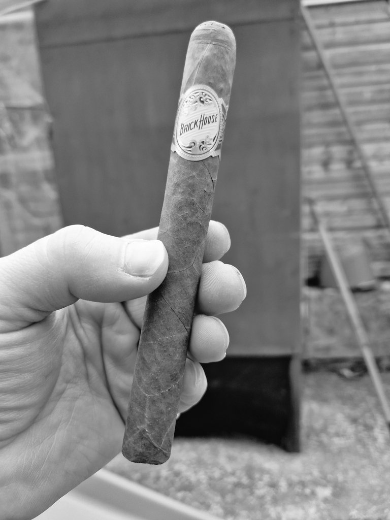 GeralltR's tweet photo. #Cigar sunday chill https://t.co/UqBDkOWJfM