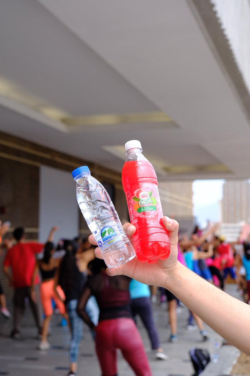 CCLIDER's tweet photo. ¡Hoy disfrutamos de un nuevo #DomingoLíderFit! Cada vez somos más personas que disfrutamos de esta actividad para mantenernos saludables. Gracias a @Yukeryve y #Minalba por brindarnos la mejor hidratación 😏🥤 https://t.co/Gg71uT2G4F