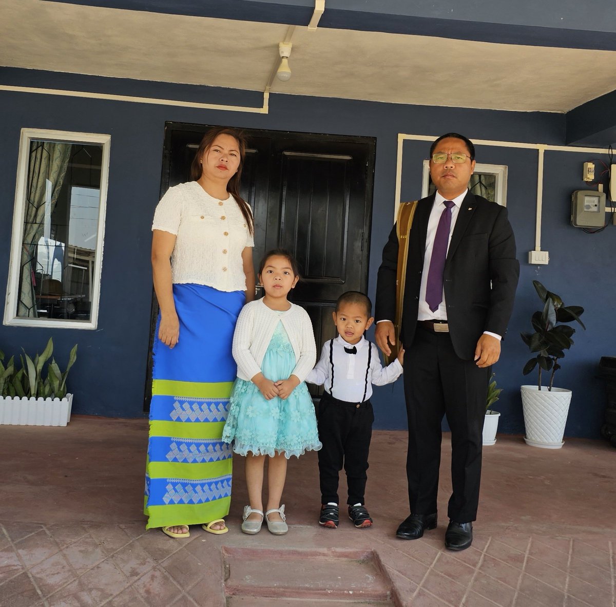 Khawzawl kan awm chhung a Pathianni kan hman hnuhnung ber tur inkhawm kal tur thlalak. 

Dahtha ve leh ang. Kan la ngai dawn asin khuarei ah.

(This is the photo of our family just before we move for our last Sunday Church service in Khawzawl.We will miss it dearly in the future)