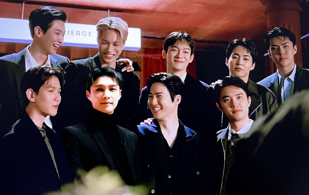 The brotherhood they have is incomparable.
#itsEXOTime
#EXOCLOCK_D2
#11YearsWithEXO
#Eterna11oveForEXO
#엑소와_함께하는_영원한_청춘
@weareoneEXO @B_hundred_Hyun @layzhang