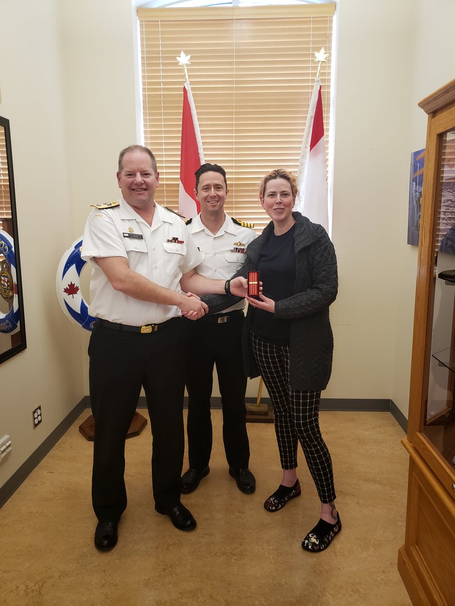 A shout out to Capt(N) @MarkODonohue_, my Dep. Flt Comd. I was honoured to award him his CD 2 on Thursday, which I actually presented to his wife Carla. The CD recognizes long service, which we can only do with the significant support of our close family. BZ Carla (and Mark).