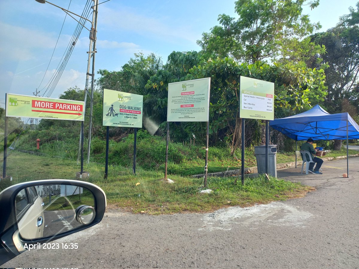 nizmanlee's tweet photo. How come that Tanjung Aru third Beach now there is an entrance fee for cars ? Its never been this way since.. #DBKK #TAED @junzwong https://t.co/nw7bgHr5Ks