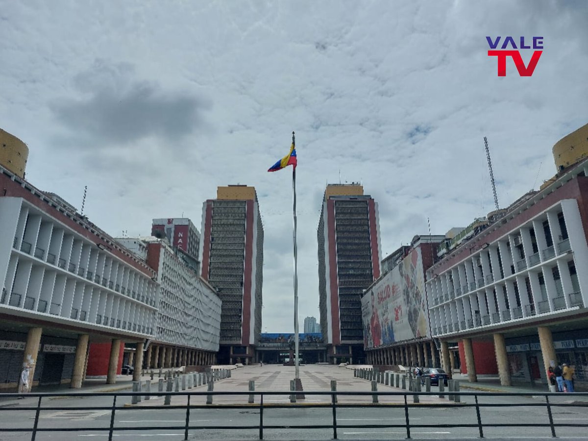 #SemanaSanta || Hoy, #9Abr, recorriendo lugares emblemáticos de nuestra ciudad capital -centro- Caracas. #AvenidaBolívar #PanteónNacional #PlazaCaracas