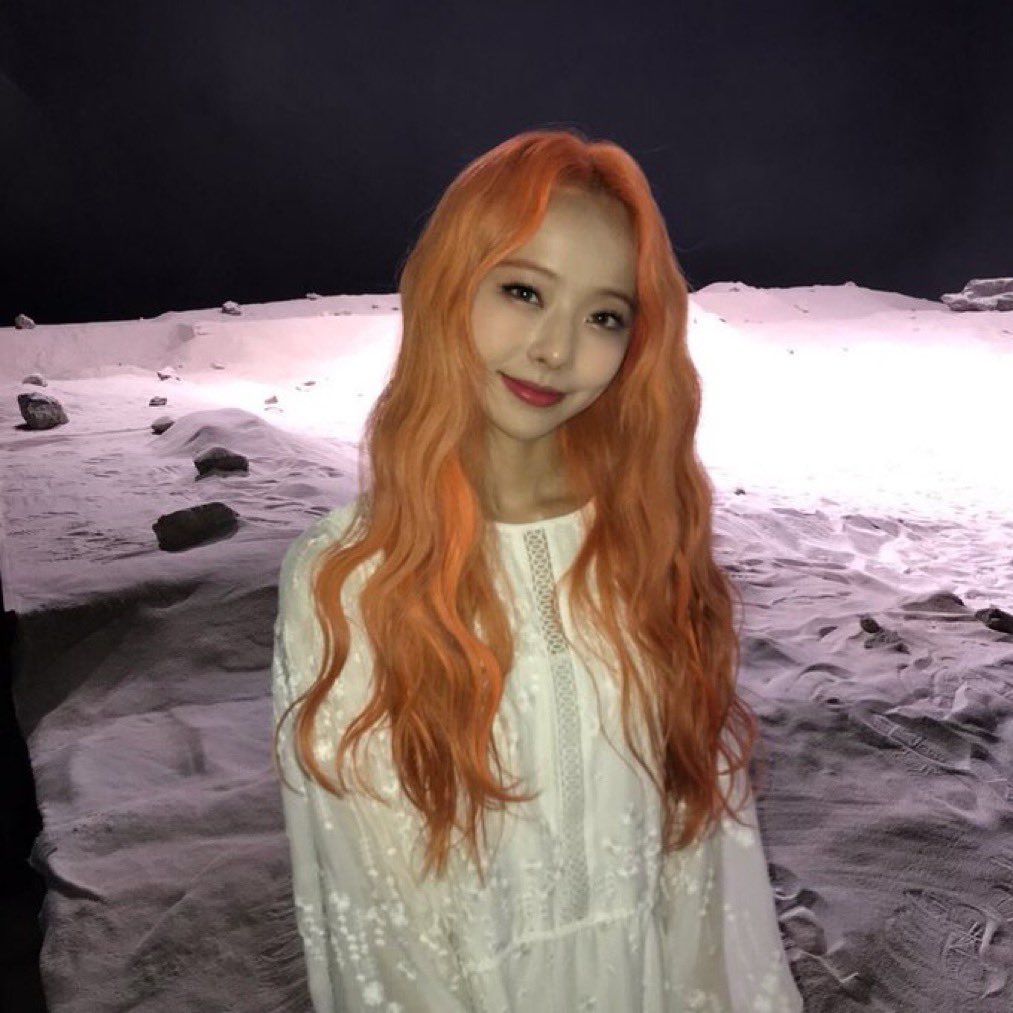 dal_sserafim's tweet photo. #VIVI #SAKURA https://t.co/W7rwyNq0r6