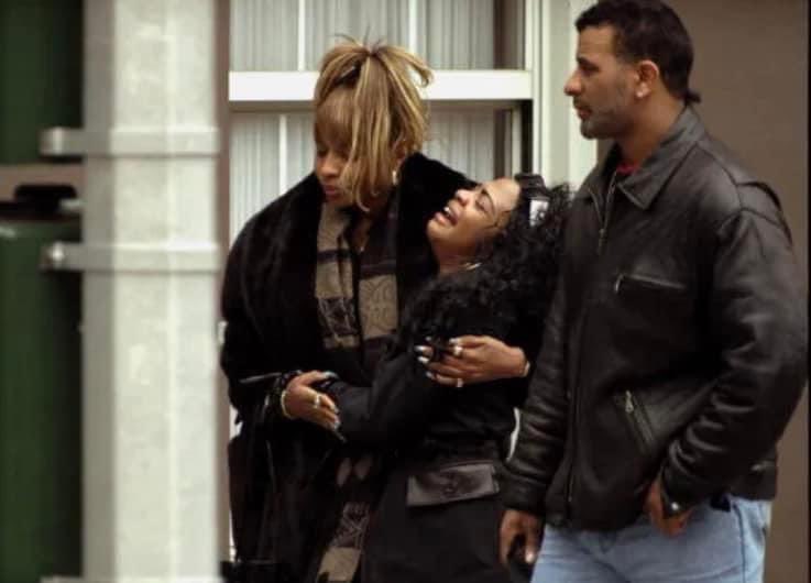 Lil Kim was wild asf for showing up to biggie’s funeral and cuttin up worse than his wife😂 she said “that’s MY mf Mann”🤣