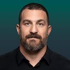 Videnskabelig Pseudovidenskab: Den mest populære sundhedspodcast de seneste år har været ‘Huberman Lab’ af Andrew Huberman. Den boltrer sig på at være videnskabelig og citerer et utal af studier i episoderne, men det begynder at lugte fælt når man skraber overfladen. En lang🧵