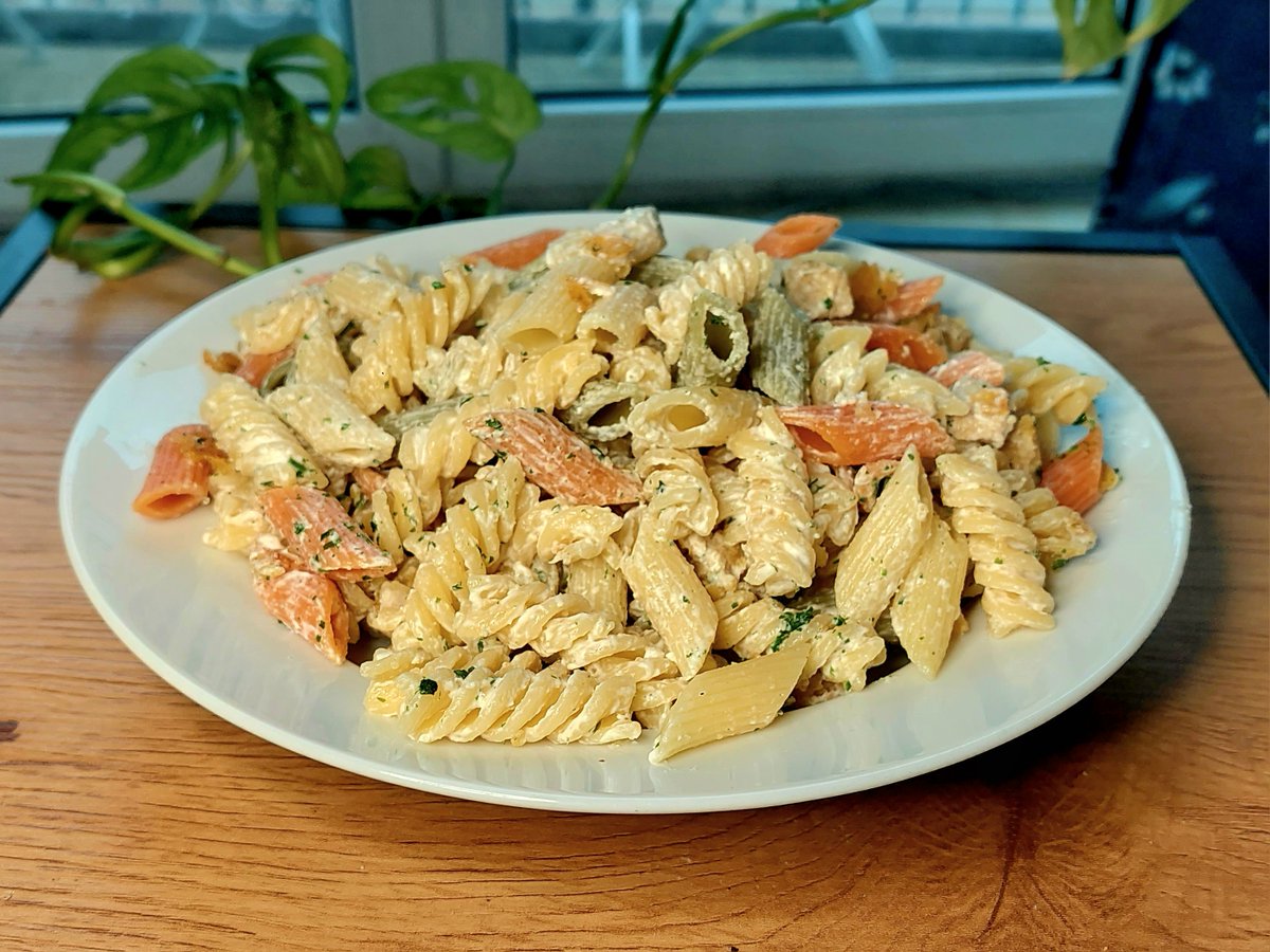 Project: Karl's VGang Timeline 🌱
year_2_day_110 - noodles with cream sauce and schnitzel cut in cubes
___
| ingredients: noodles, creme, cream, herbs, schnitzel___|

#govegan #vgang #karlsvgang #vegan #veganfood 💚
<a href="/Dekarldent/">Dekarldent 🌱</a>