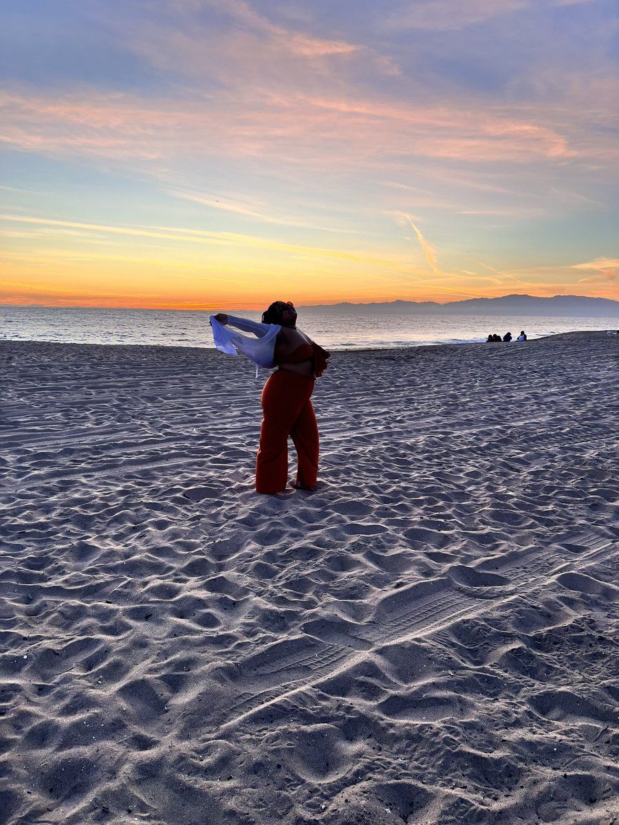 TonjaStidhum's tweet photo. flying too close to the sun. #beachday #bonfire #snackish #snackpanther https://t.co/aCqKmSZ4WH