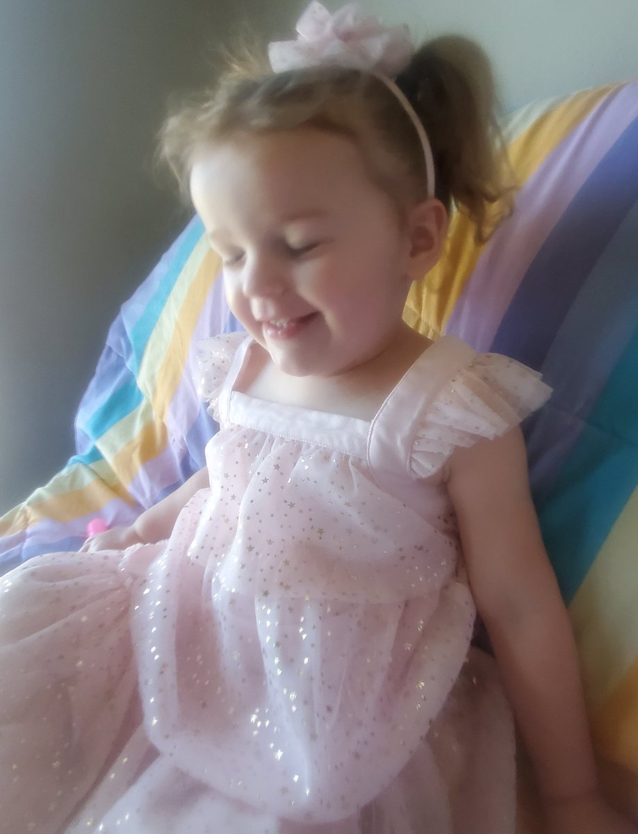 ThatOnesMom's tweet photo. My Easter princesses!! #Easter #love https://t.co/9pC5zZsQRb