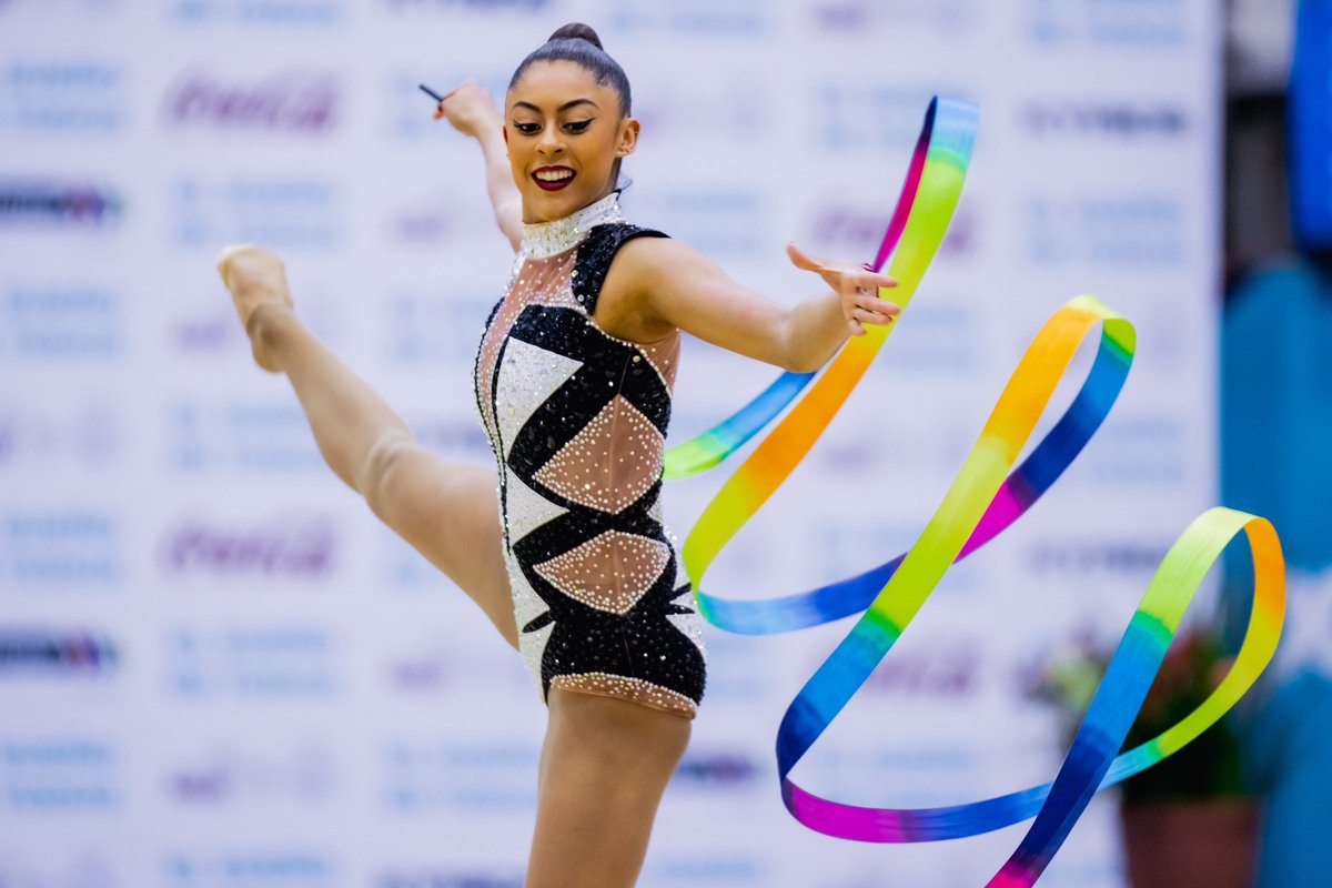 É OUROOOOOOOOOO! 🥇🤸🏽‍♀️🇧🇷

É de Bárbara Domingos, no GP de Thiais 🇫🇷 de ginástica rítmica

A brasileira venceu a prova da fita, com 31.100 pontos.

Primeira ginasta brasileira campeã de um Grand Prix de GR na história!