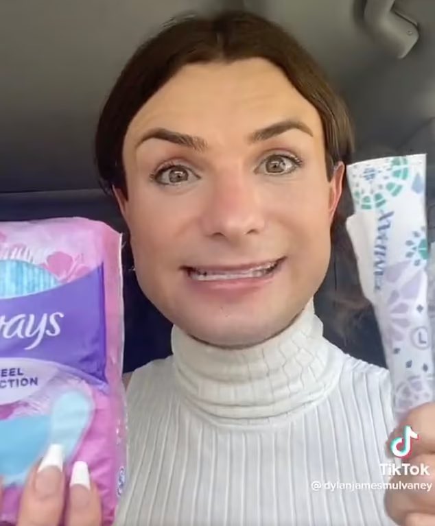 BritisherPaz49's tweet photo. Can somebody tell me where exactly does #DylanMulvaneyIsAMan shove that @Tampax that they’ve paid him $10,000 to promote? 🤔 https://t.co/D0eCTF0JZR