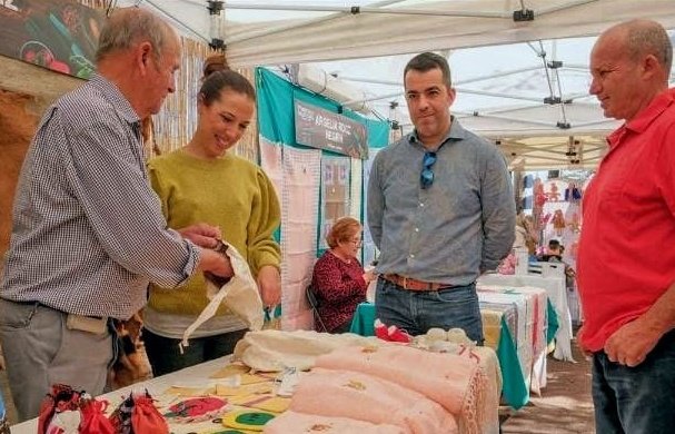 tino_guzman's tweet image. 💡 Cuando @PatriciaHdezGut sea alcaldesa de #SCTF, crearemos un Mercadillo Tradicional para #Anaga. Un punto, en San Andrés, donde artesanos y agricultores locales puedan dar salida a sus géneros.
En definitiva, reforzar y dinamizar el comercio rural. #HazloAnaga
#HazloSantaCruz