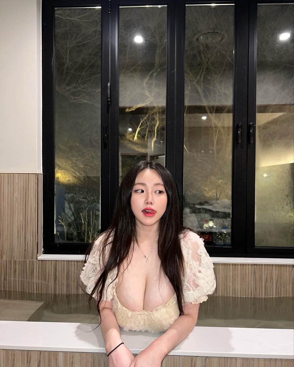 roughmw's tweet image. ️️ 
 ️️ 
 ️️ 

          night duty 🌛   

 ️️ 
 ️️