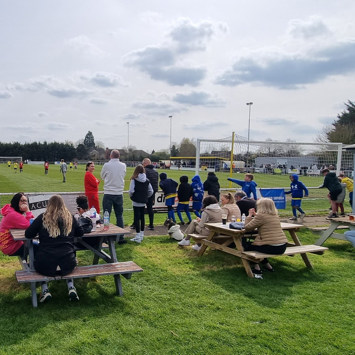 358 toeschouwers zagen Abingdon United FC met 3-1 winnen van Shortwood United FC.