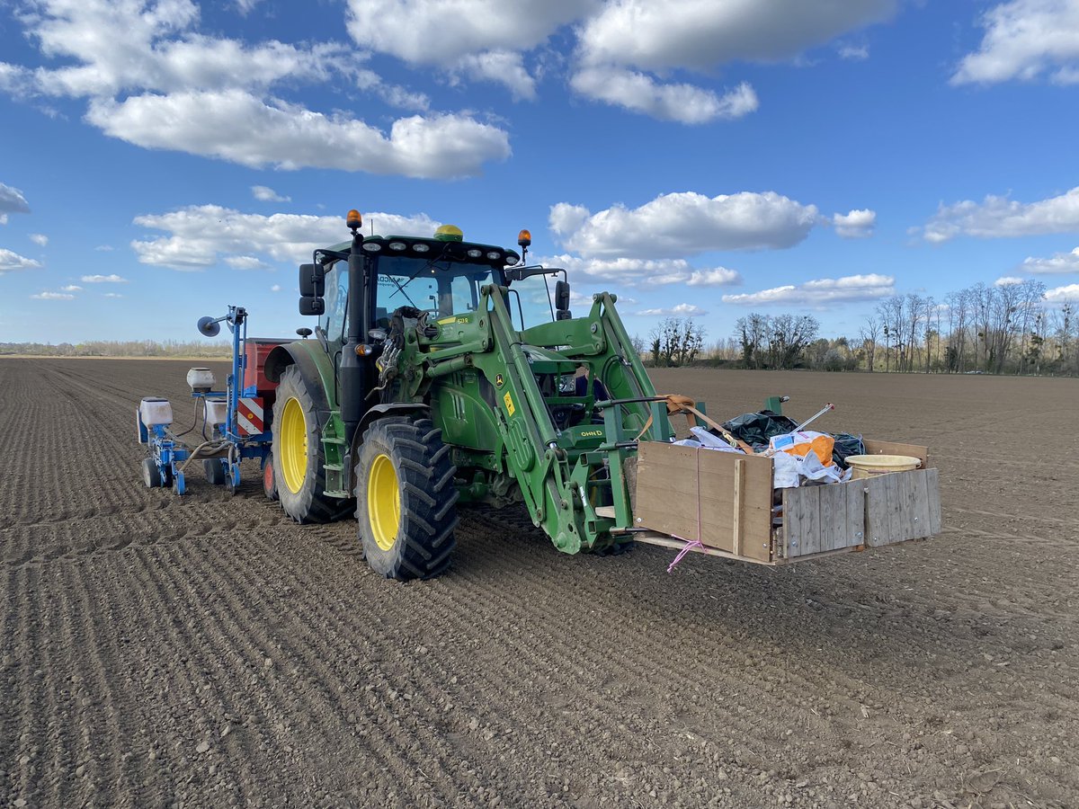 CharlesVOIGNIER's tweet photo. Semis de maïs du week-end. Secteur Nord Allier https://t.co/OAR1zppdG2