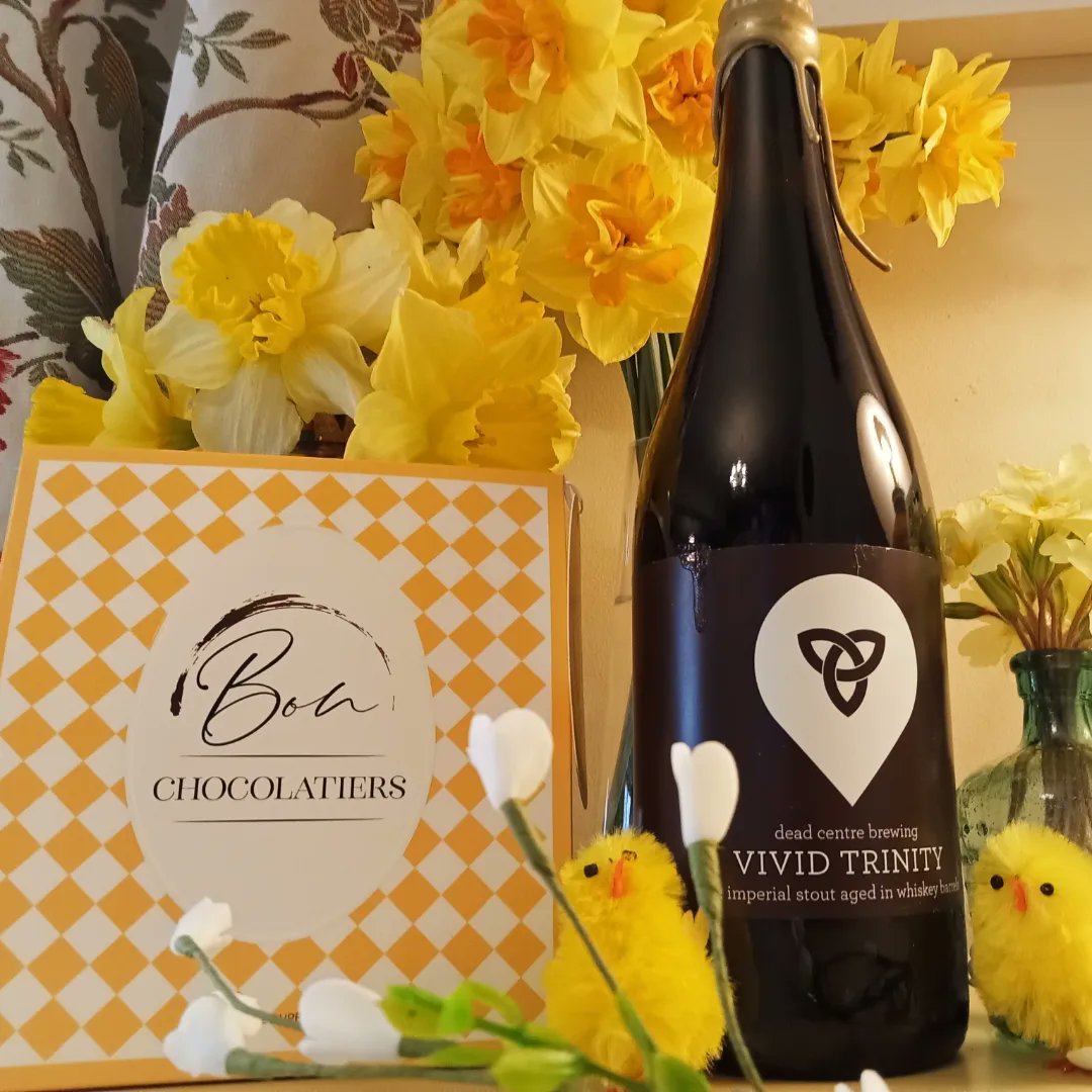 Beer and chocolate egg both from Athlone. Vivid Trinity from Dead Centre is an Imperial Stout which was aged in whiskey barrels. And Nuts About Caramel from Bon Chocolatiers. It has marshmallow, salted caramel and a peanut butter base. 🍻😋🐣
#supportlocal #irishcraftbeer