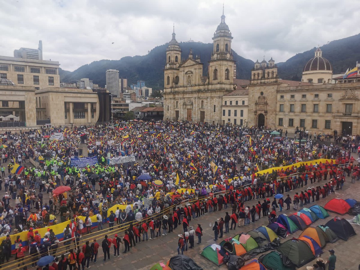 SamuelOrtizM_'s tweet image. ¿Saldrás a las calles el Sábado 6 de Mayo a las 10:00 a.m. a las marchas de la oposición a pedirle al gobierno que construya sobre lo construido y que no acabe nuestro sistema de salud? 💛💙❤️

❤️ Claro que sí
🔄 ¡Por supuesto!