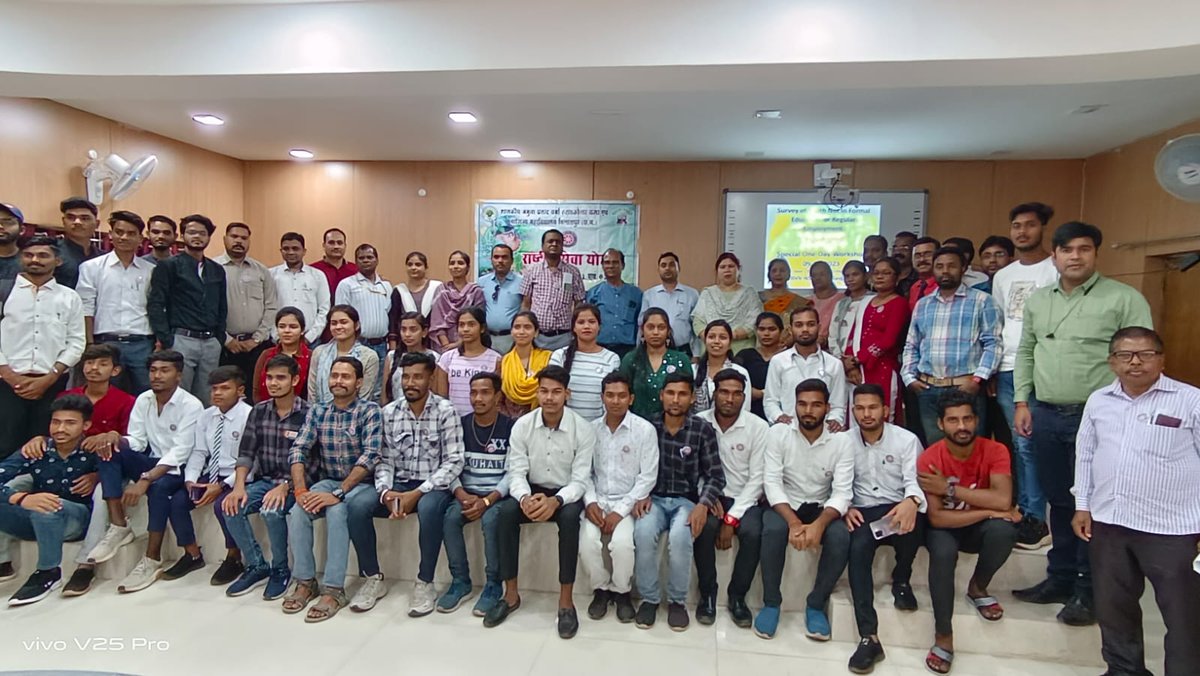 369garima369's tweet photo. Special one day workshop organised by @nssabvuCG on Survey of youth not in formal education or regular employment in the presence of @manojsinha812 ,Sanjay tiwari sir and po of different colleges including  @BilasaGirls PO @JaminiSinghK .!!!!!!!!!!!!!!!!!
@askabir_  @NSSRDBhopal https://t.co/751GSa9waP