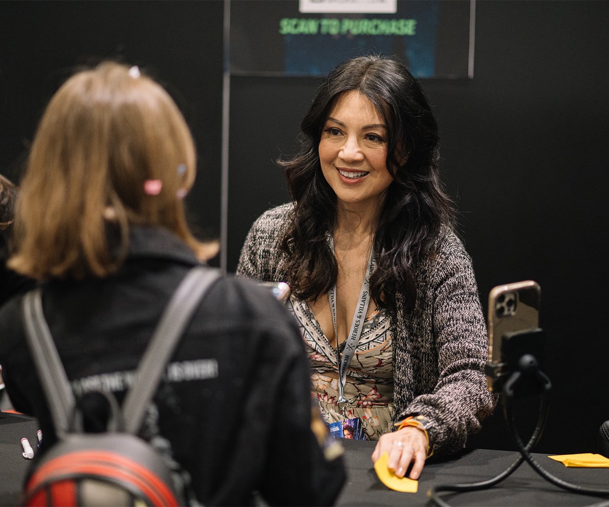 Star Wars Holocron SWCE on Twitter ".MingNa signing autographs at Star Wars Celebration
