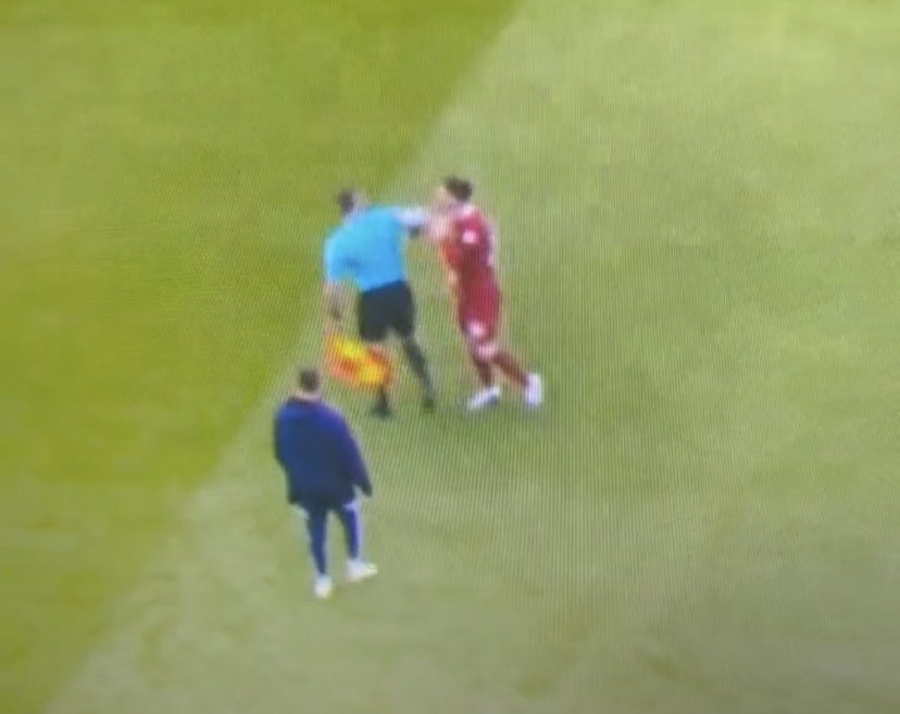 Roy Keane on Andrew Robertson: 

“He should be more worried about his defending. Do you know what he is? That Robertson, I’ve watched him a number of times. He’s a big baby. That’s what that guy is”

😂😂😂