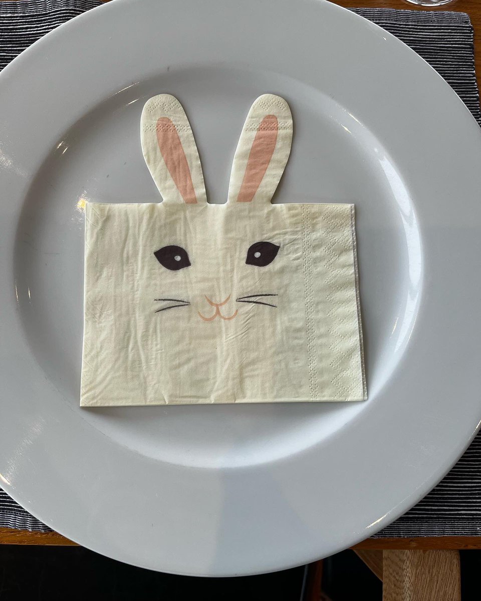 BreadmanWLKG's tweet photo. Lots of Hungry tummies in this gaff waiting for #breadman โs #EasterDinner spread on misty Cork afternoon.
#Eastersunday #whenisdinner https://t.co/OKkgbDla5n