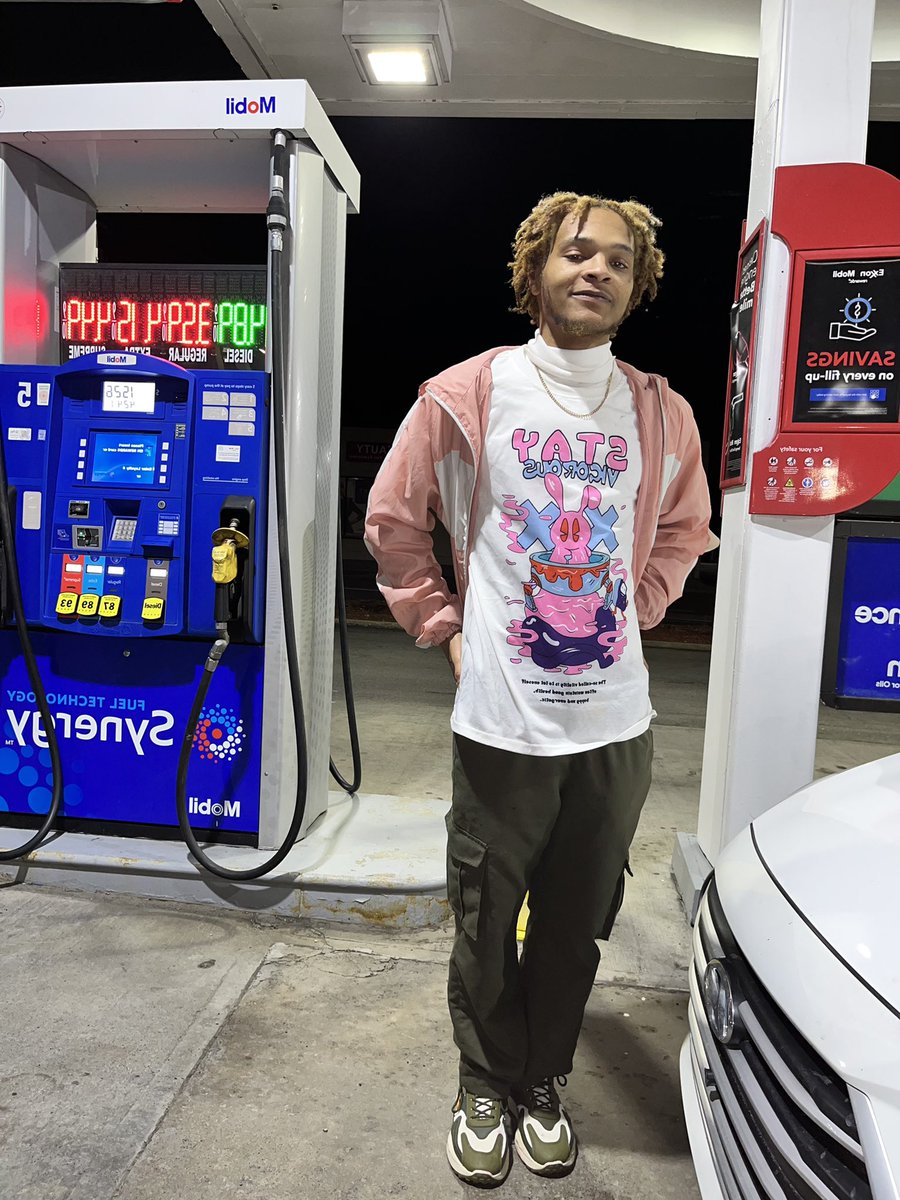 Sammynation's tweet image. #neweraloading #gasstationpics 🕴🏽✨