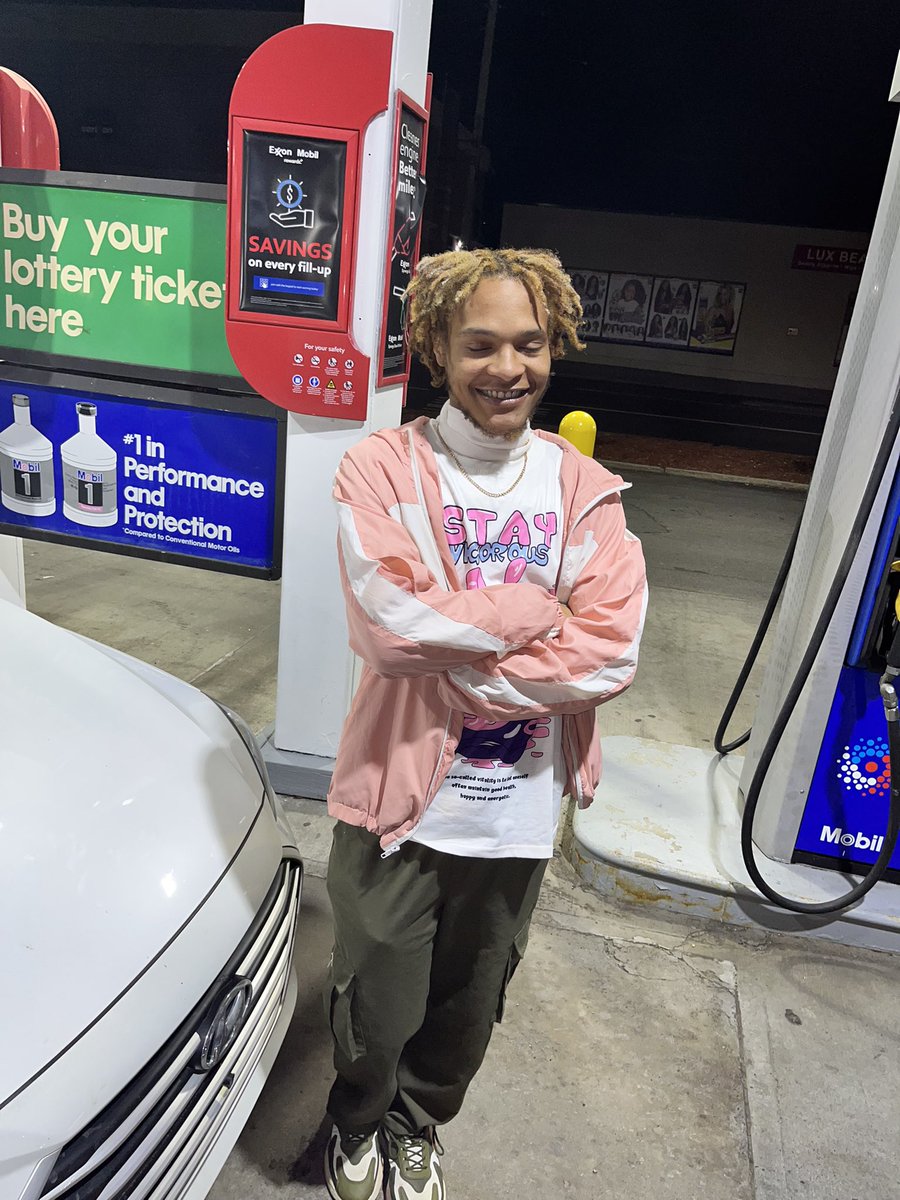 Sammynation's tweet image. #neweraloading #gasstationpics 🕴🏽✨