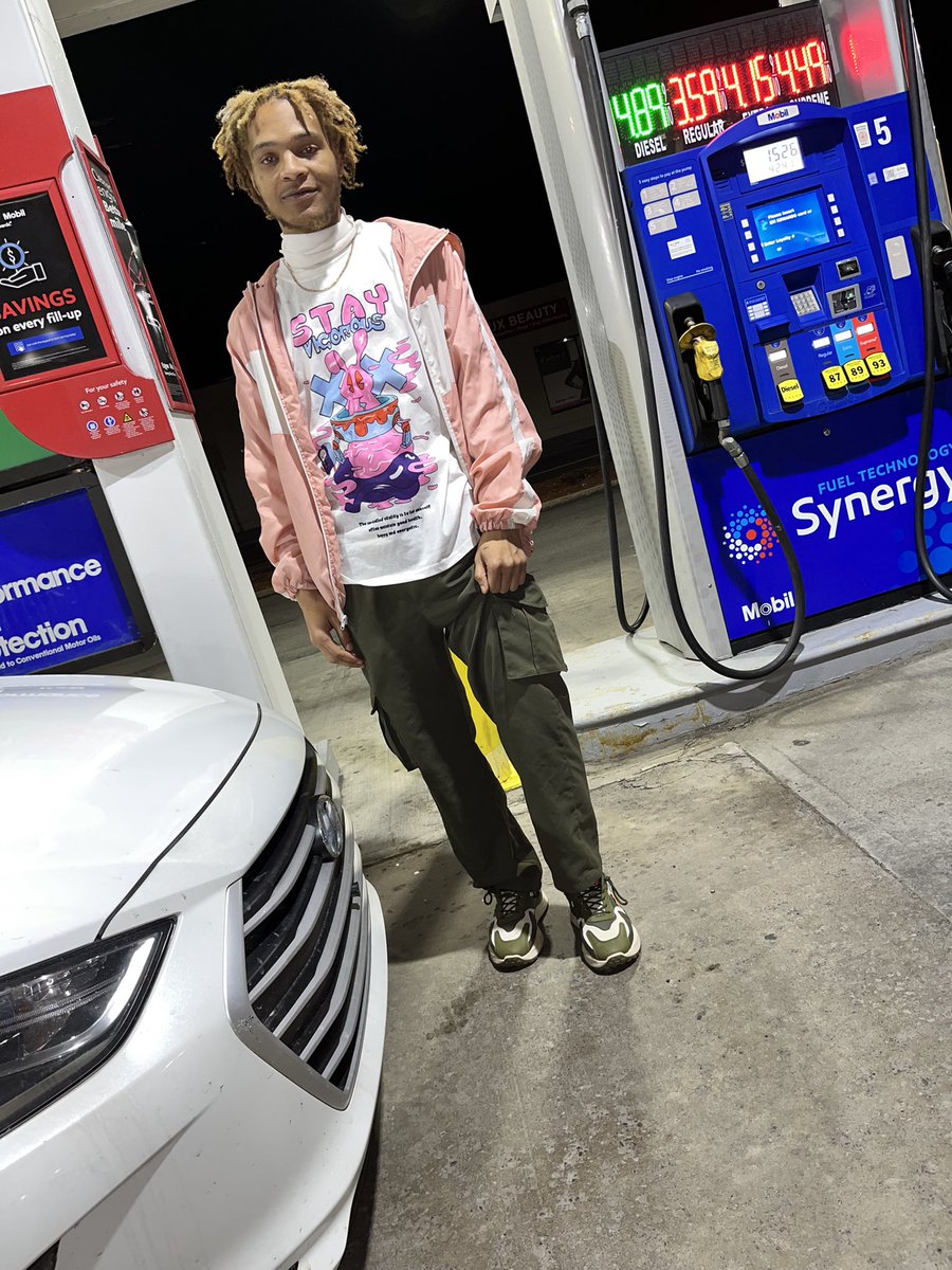 Sammynation's tweet image. #neweraloading #gasstationpics 🕴🏽✨