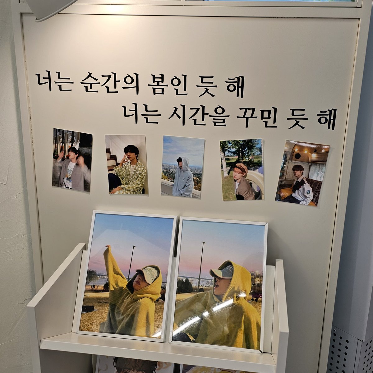 wassak_98's tweet photo. 걷다가 너무 예쁜 선우 포스터가 있어서 다녀왔어요 플라워샵 내부도 예뻤고, 조화 생화 꽃 고를 수도 있었어용
또 수익금의 일부는 선우 이름으로 기부된다고해서 더 좋���어요☺️

#순간의_봄_선우에게 https://t.co/ifWCOv2Geg