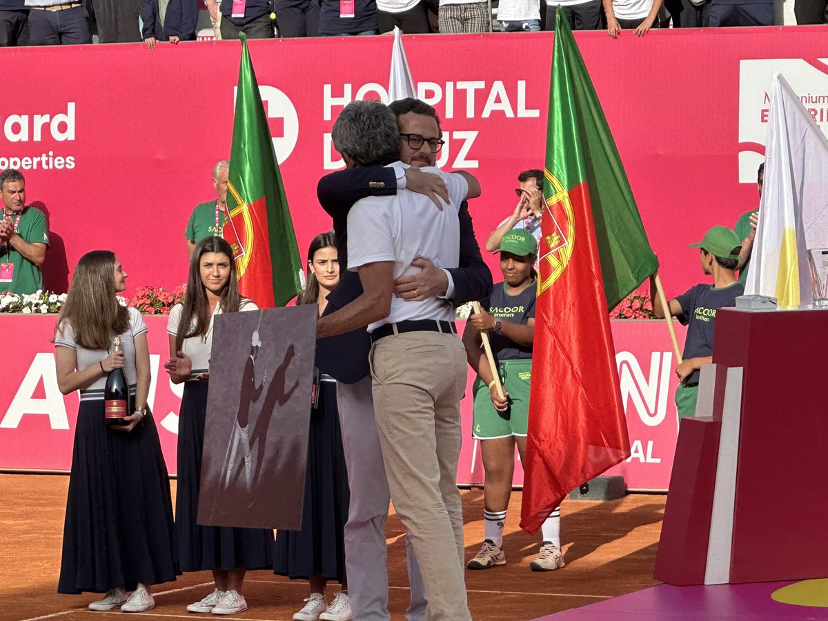 EstorilOpen's tweet photo. Carlos Ramos, one of the most relevant personalities in Portuguese tennis, retires from umpiring in this @EstorilOpen final. An emotional moment 👏🏼 https://t.co/oybXI0bdgt