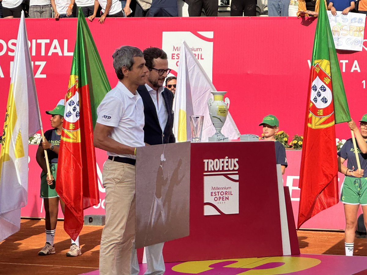EstorilOpen's tweet photo. Carlos Ramos, one of the most relevant personalities in Portuguese tennis, retires from umpiring in this @EstorilOpen final. An emotional moment 👏🏼 https://t.co/oybXI0bdgt