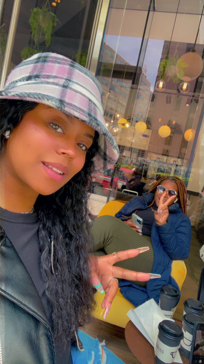 MoTheeGoddess's tweet photo. Happy Bday to my sister @beautybyhazel1  let’s scream it out loud 🎊🎊🎊🎊🎊🎊🎊 https://t.co/CgsUp8Uqgc