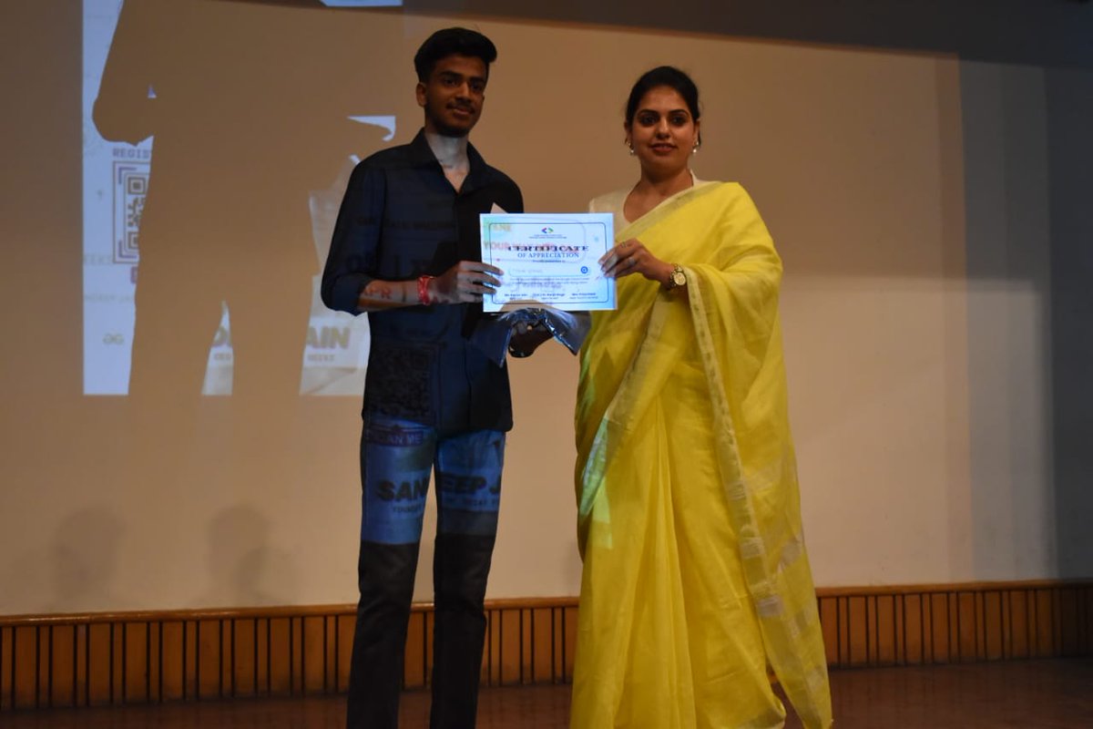TusharGothwal03's tweet photo. I'm thrilled to announce that have received the certificate for the GCCP program organized by @GdscMsit in collaboration with Google I also received some amazing swags🫶.
A big thanks to @kavyaaa_jain the lead &amp; @theycallmeshiv  cloud facilitator fot this #Google #Cloud #swags https://t.co/E0yrnnQBos
